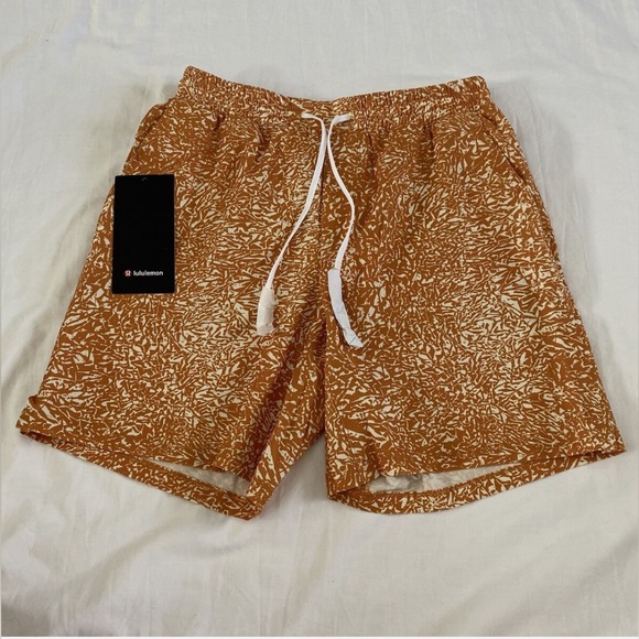 Lululemon Pool Short 7” BNWT - Picture 4 of 9